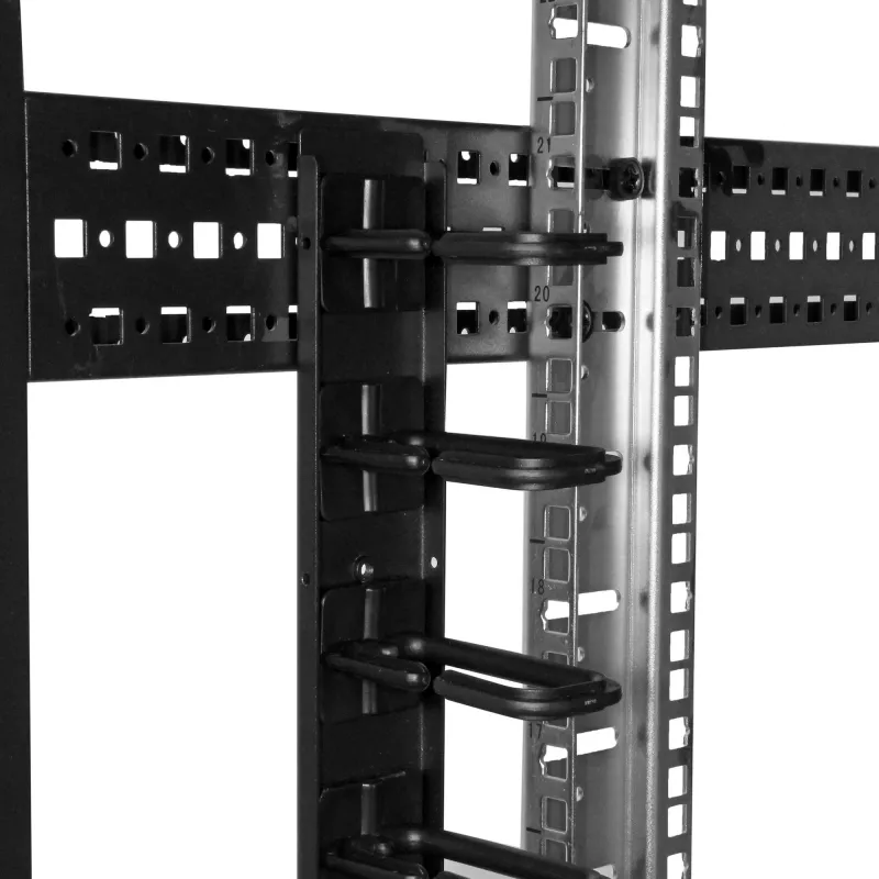 StarTech.com pystysuuntainen kaapelinhallinta D-renkakoukuilla – 0U – 2,8 ft