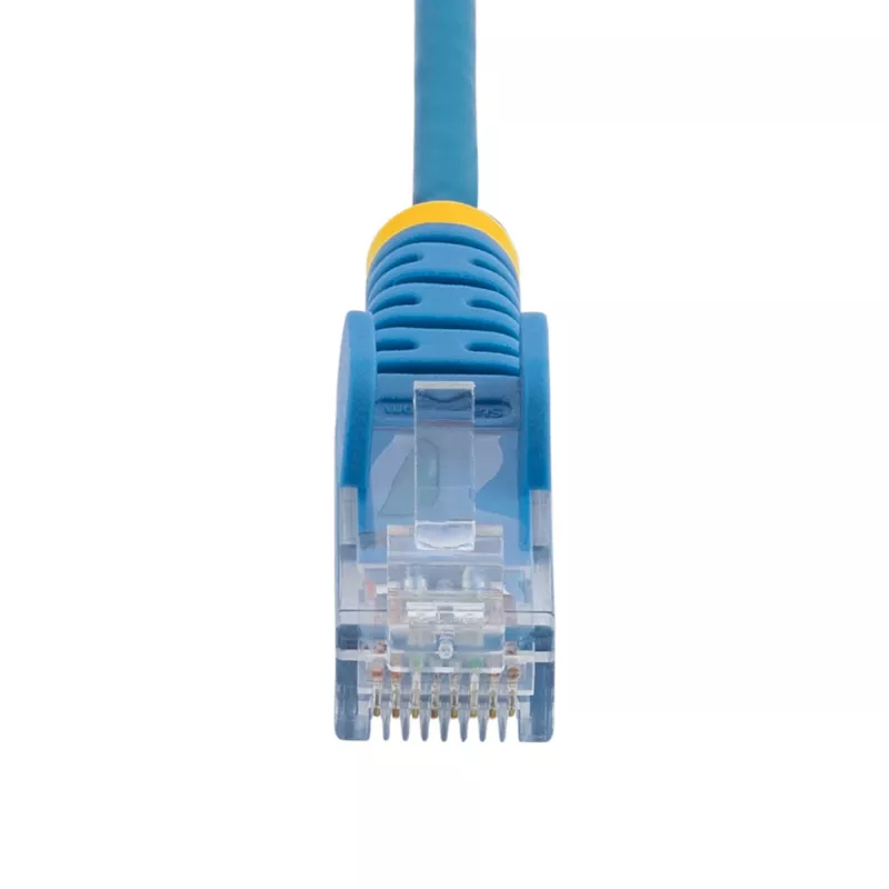StarTech.com 2,5 m CAT6-kaapeli – ohut – lukituskielettömät RJ45-liittimet – sininen