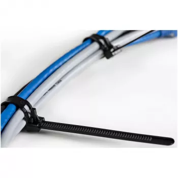StarTech.com 10 tuuman (25cm) uudelleenkäytettävät kaapelisidokset – 1/4 tuuman (7mm) leveä, 2-1/2 tuuman (65mm) nippuhalkaisija, 50lb (22kg) vetolujuus, avattavat nailonsidokset, sisä-/ulkokäyttöön, 94V-2/UL listattu, 100 kpl:n pakkaus – musta