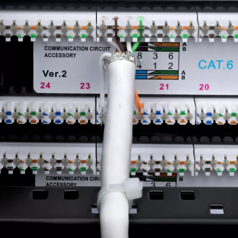 StarTech.com 48-porttinen 2U rack-asennettava Cat6-patch-paneeli, RJ45, UTP, 110 Punch-Down, Cat 6 Ethernet-patch-paneeli verkkopalvelinräkkiin