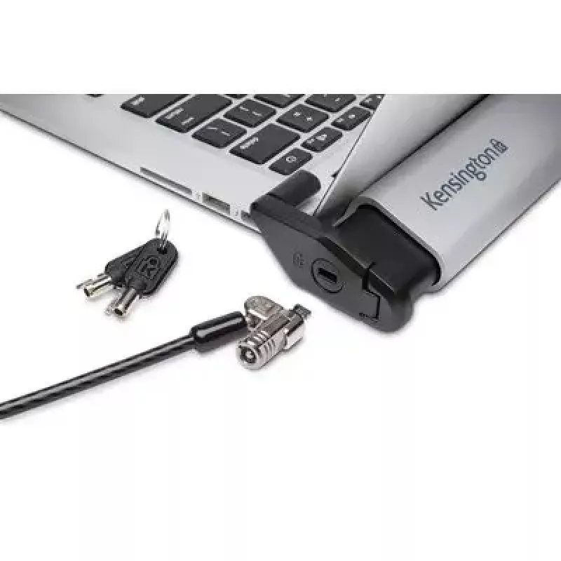 Kensington kannettavan tietokoneen lukitusasema 2.0 MicroSaver 2.0 lukolla