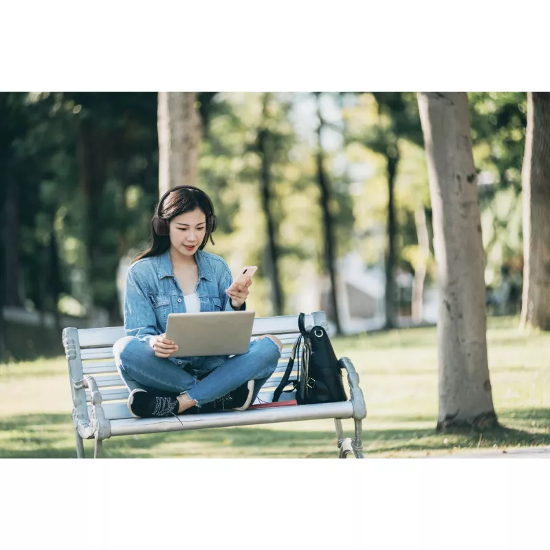 Kensington H1050 EQ Bluetooth on-ear-headset ympäristön melunvaimennusteknologialla