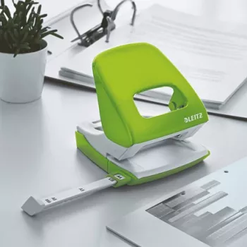 Leitz Locher WOW 5008 metalli 2-reikäinen / 30 arkkia, 30 arkkia, vihreä, metalli, muovi, 8 cm, 5,5 mm, A4, A5, A6, Folio, US-Quart, 8 x 8 x 8 cm