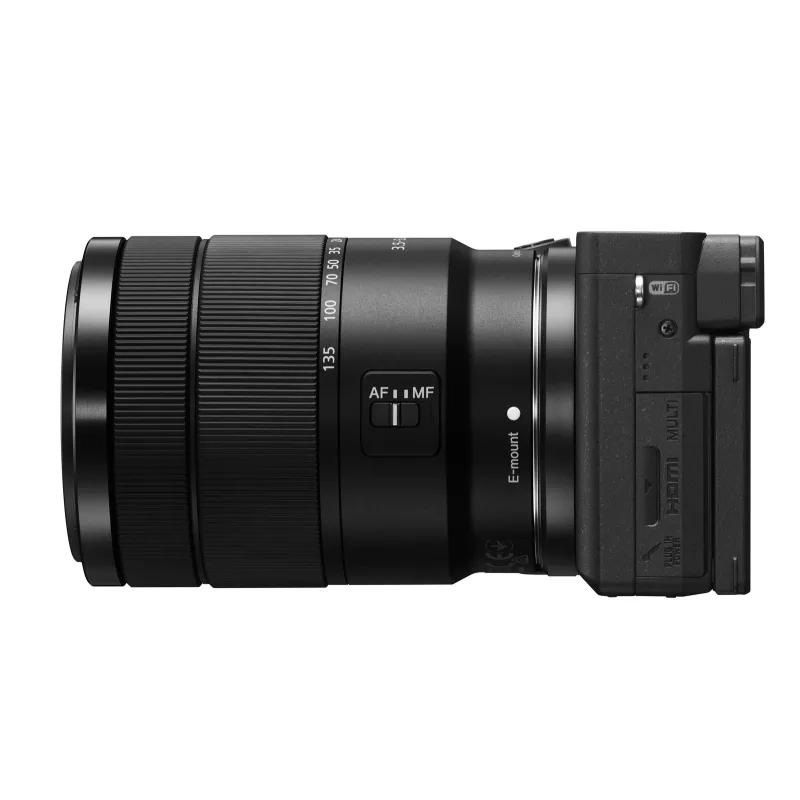 Sony α 6400 + SEL18135 MILC 24,2 MP CMOS 6000 x 4000 pikseliä musta