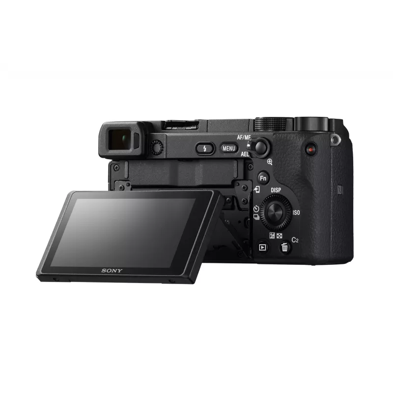 Sony α 6400 + SEL18135 MILC 24,2 MP CMOS 6000 x 4000 pikseliä musta