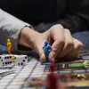 Hasbro Gaming Cluedo 45 min lautapeli etsivä