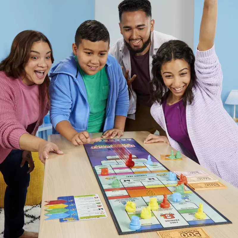Monopoly Knockout perhepeli, nopea lautapeli 8+ vuotta, 2–8 pelaajaa, 20 min