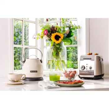 KitchenAid 5KEK1222EAC vedenkeitin 1,25 l 2200 W musta, kerma, ruostumaton teräs