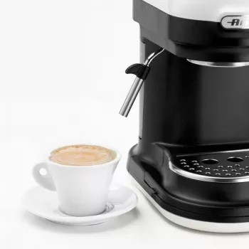 Ariete 1318 Moderna espressokeitin integroidulla kahvimyllyllä, kahvipavuille ja kahvijauheelle, maidonvaahdotussuutin cappuccinolle, 1 ja 2 kupin suodatin, 1080 W, 800 cc, valkoinen