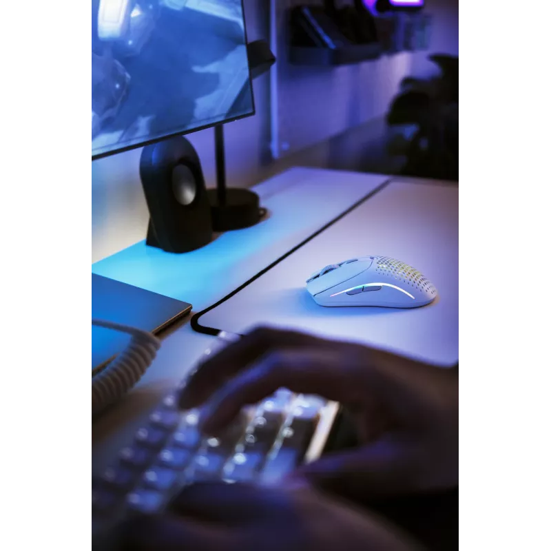 Glorious Gaming Glorious Model O Wireless 2 – mattavalkoinen, oikeakätinen, laser, RF langaton + USB Type-C, 26000 DPI, 1 ms, valkoinen