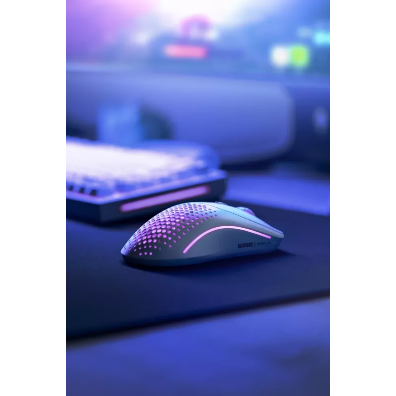 Glorious Gaming Glorious Model O Wireless 2 – mattavalkoinen, oikeakätinen, laser, RF langaton + USB Type-C, 26000 DPI, 1 ms, valkoinen