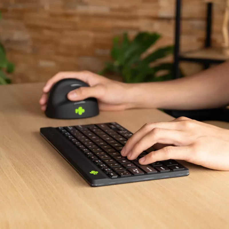 Ergonominen näppäimistö R-Go Tools R-Go Compact Break, kompakti näppäimistö tauko-ohjelmistolla, AZERTY (FR), Bluetooth, musta