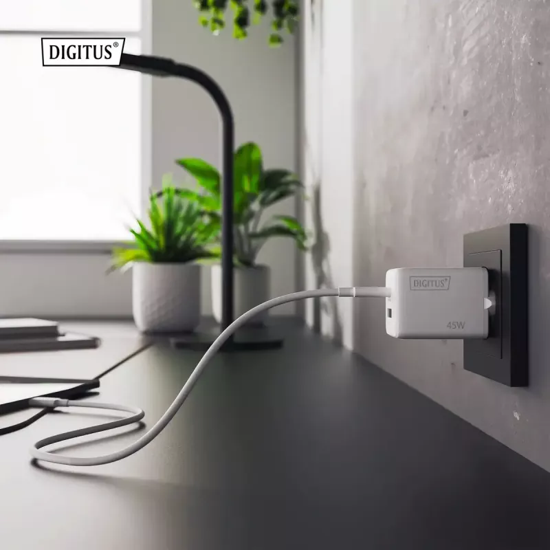 Seinäntalaturi DIGITUS USB GaN 45W — 1× USB-C, 1× USB-A, tulo 100–240V, valkoinen
