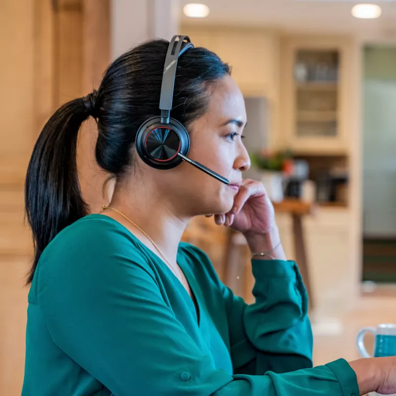 HP Poly Voyager Focus 2-M USB-C-C kuulokemikrofoni USB-C/A-sovitin Poly+ 3 vuotta