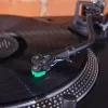 Audio-Technica AT-VM95E/H äänirasia AT-HS6BK headshellillä esiasennettuna (musta/vihreä)