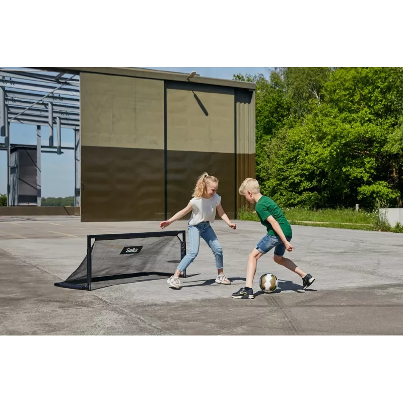 Lasten vapaasti seisova trampoliini Salta Techniq — malli 5121, polyeteeni/PVC/teräs, rungon väri musta