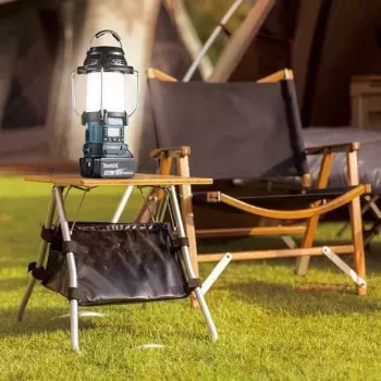 Kannettava Bluetooth-radio Makita DMR057 valolla ja taskulampulla
