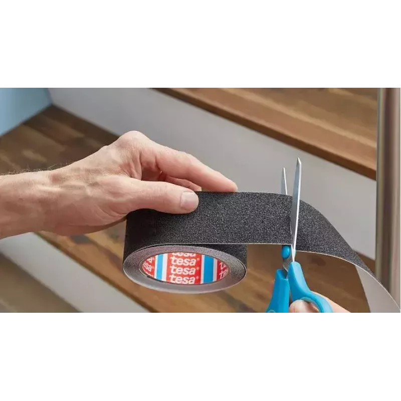 Kleeband TESA 55587-00000-11 musta 5 m