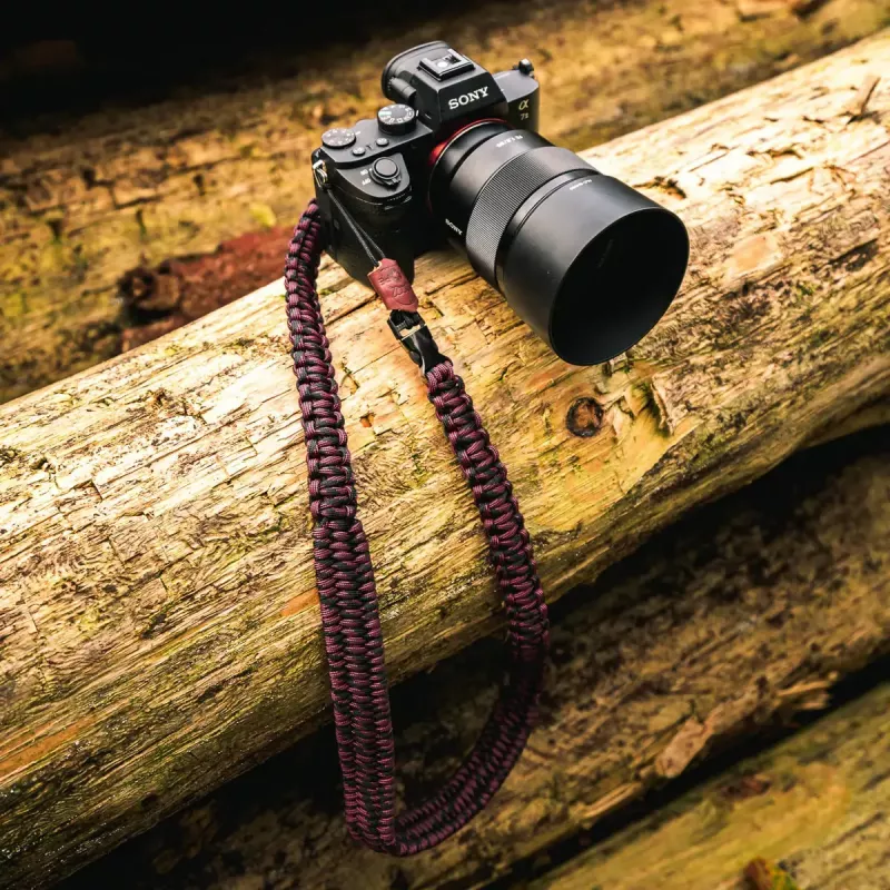 C-ROPE Traveler Paracord -kameranhihna, 140 cm, Red Dots