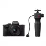 Panasonic Lumix DC-G100D musta kamerasarja H-FS 12-32 -objektiivilla ja DMW-SHGR2-kahvalla