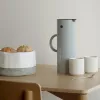 Stelton EM 77 termoskannu 1l dusty green