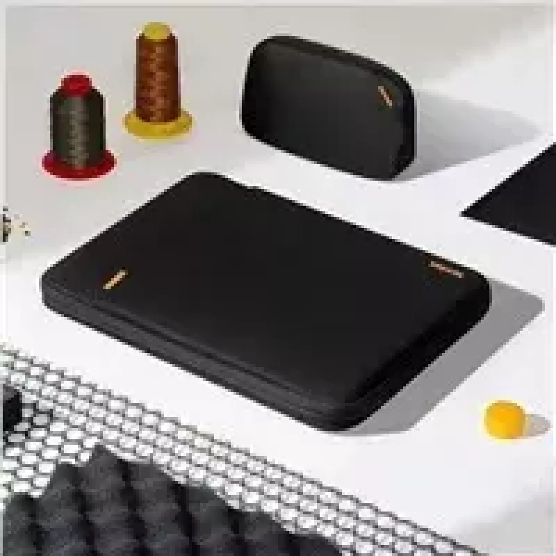 Suojakotelosarja Tomtoc TOM-A13-C12D 13 tuuman MacBook Pro/Air — musta