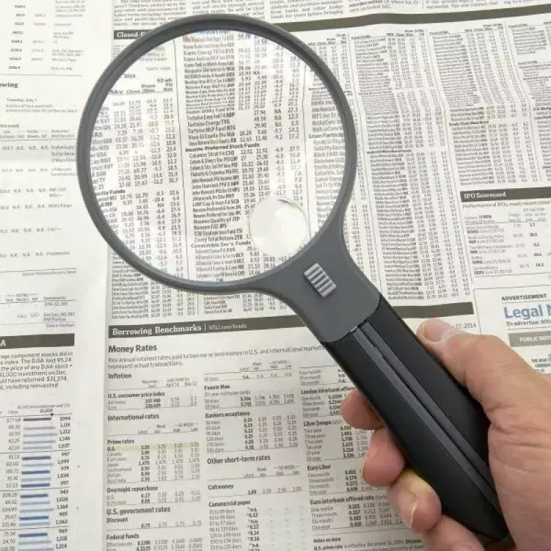 Suurennuslasi Carson Split Handle HF-11 — 3,5× käsisuurennuslasi, musta/läpinäkyvä, AAA-paristo