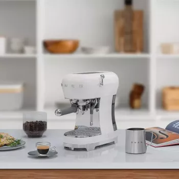 Smeg 1,1 L ECF02WHEU -espressokeitin