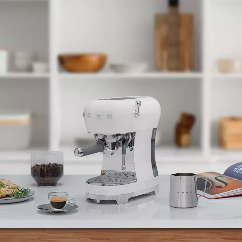 Smeg 1,1 L ECF02WHEU -espressokeitin