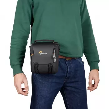 Vyölaukku Lowepro Adventura SH 120 III musta olkahihna