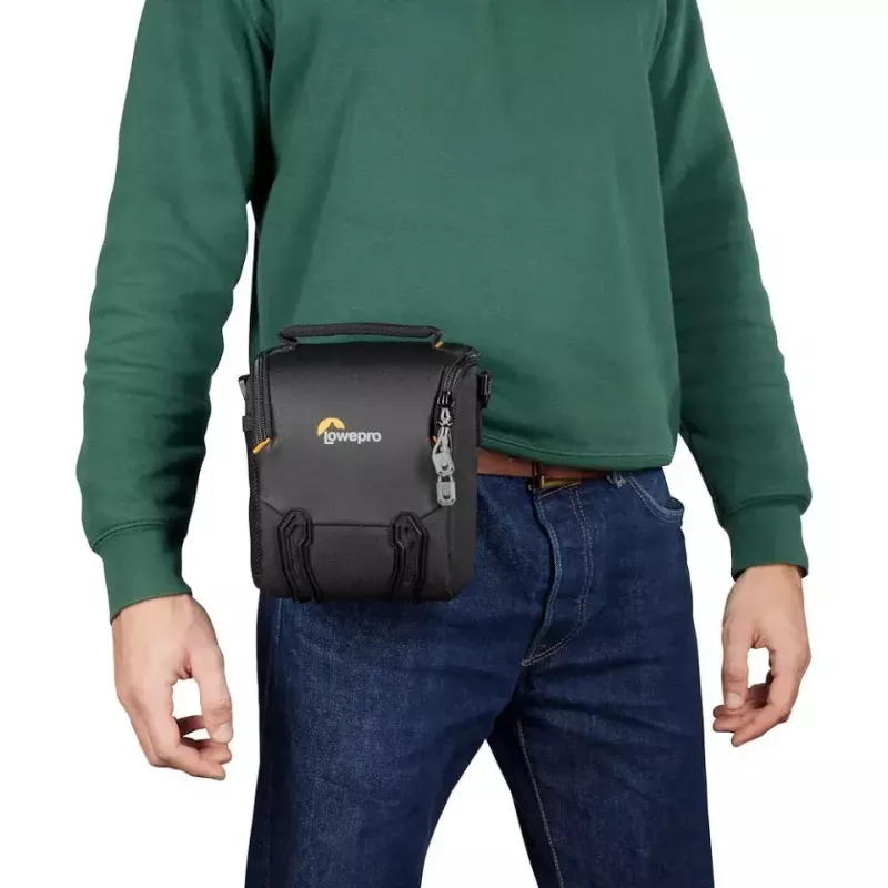 Vyölaukku Lowepro Adventura SH 120 III musta olkahihna