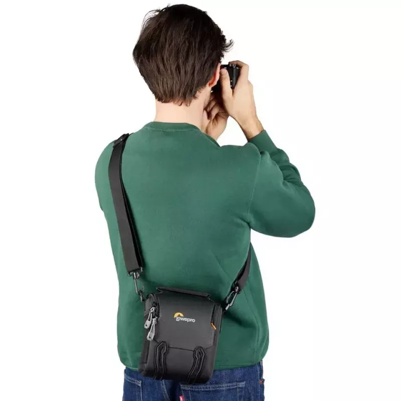 Vyölaukku Lowepro Adventura SH 120 III musta olkahihna