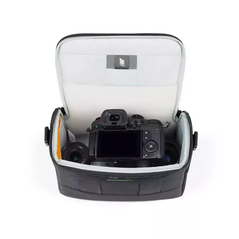 Vyölaukku Lowepro Adventura SH 160 III musta olkahihna