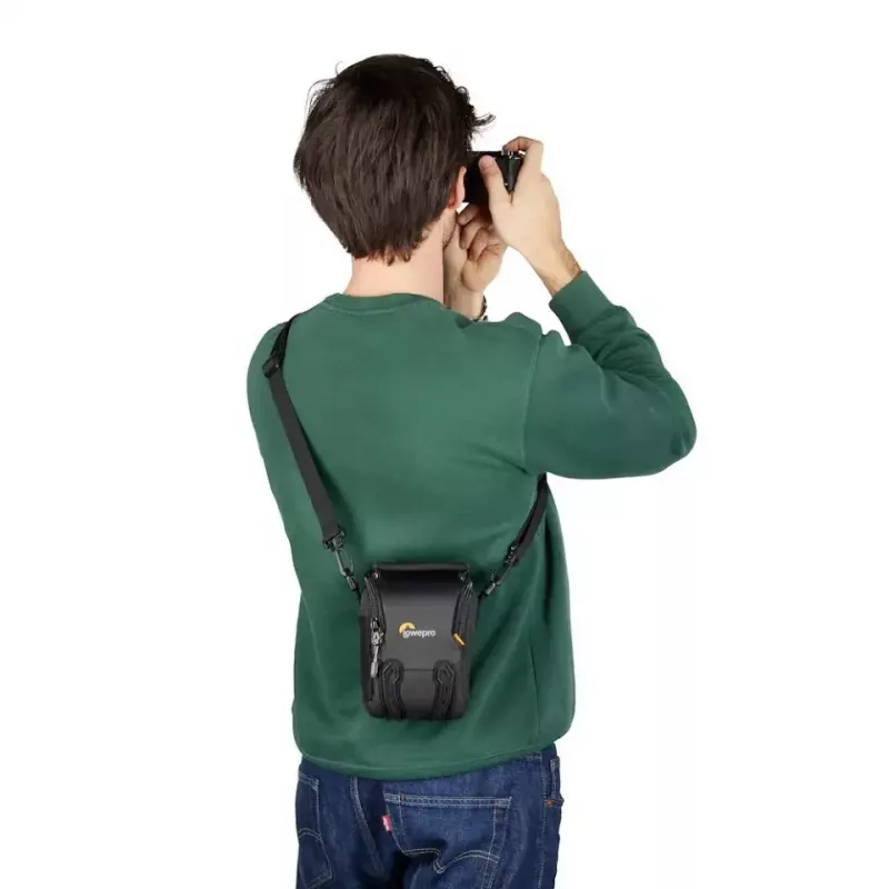 Vyölaukku Lowepro Adventura SH 115 III musta olkahihna