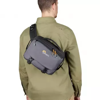 Sling-laukku Lowepro LP37468-PWW harmaa olkahihna 1 ulkotasku