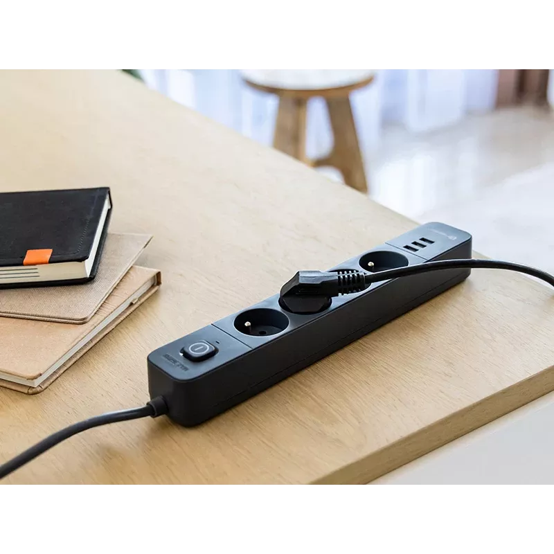 Tracer 47685 Power Line+ 5 m (4 pistorasiaa + 3x USB A)