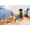 Hot Wheels Action Loop Cyclone Challenge -ratasarja 1:64-mittakaavan leikkiautolla, helppo säilytys