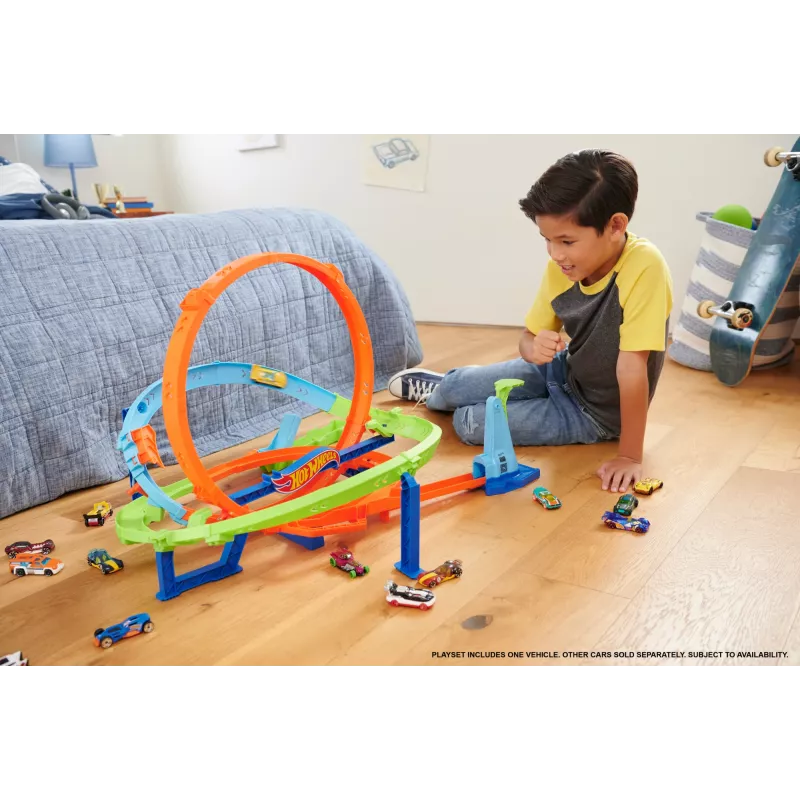 Hot Wheels Action Loop Cyclone Challenge -ratasarja 1:64-mittakaavan leikkiautolla, helppo säilytys