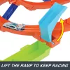 Hot Wheels Action Loop Cyclone Challenge -ratasarja 1:64-mittakaavan leikkiautolla, helppo säilytys