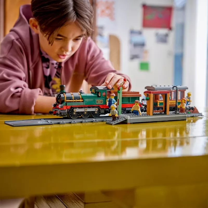 LEGO City 60511 Historiallinen höyryjuna (575 osaa)