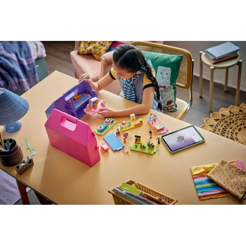 LEGO Friends 42697 Luova nukkekotisalkku (355 osaa)