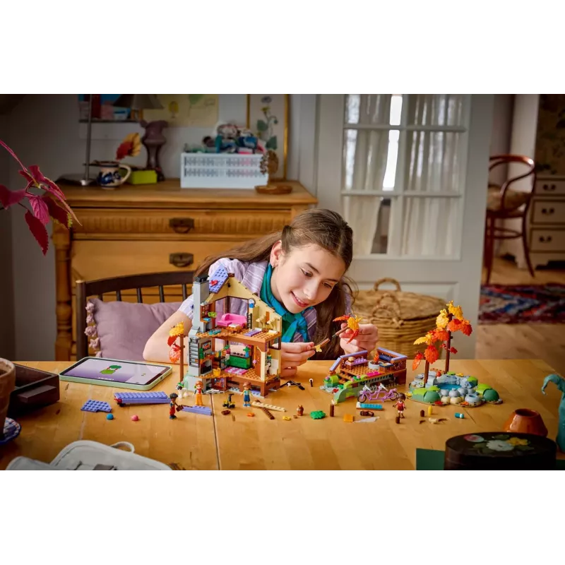 LEGO Friends 42705 Viihtyisä syksyinen metsämökki (1229 osaa)