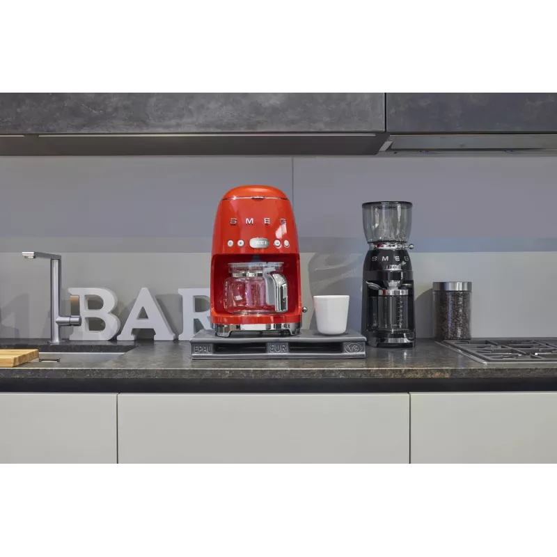 Smeg DCF02RDEU 50's Style -suodatinkahvinkeitin 10 kupillista 1,4 l punainen