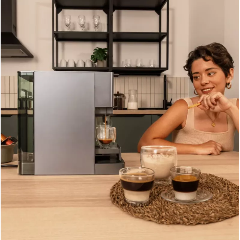 Cecotec FreeStyle Latte T espressokeitin - 20 bar pumpun paine, integroitu maidonvaahdotin, 1350 W, harmaa