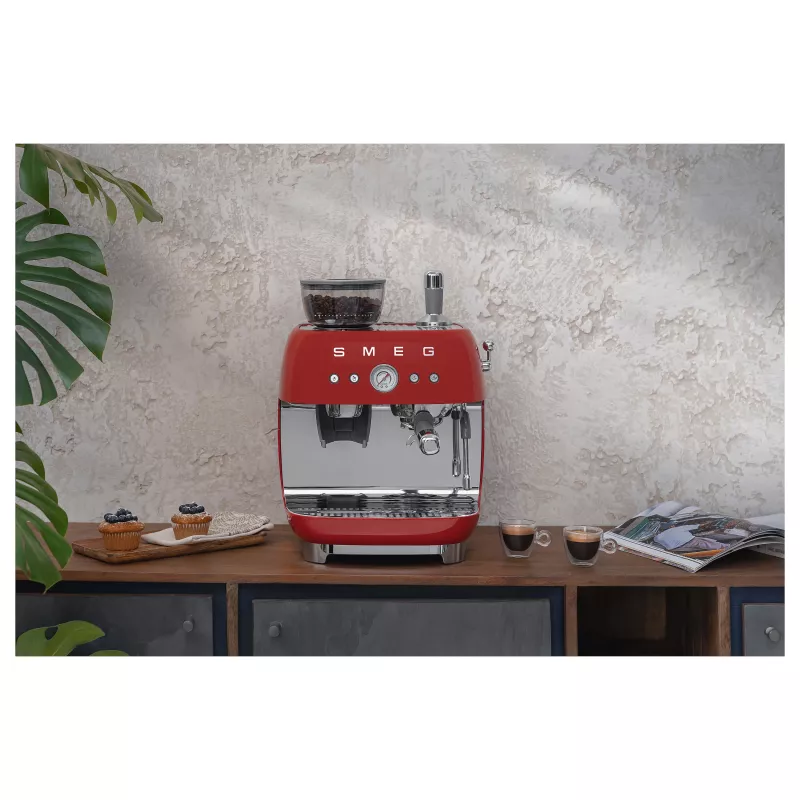Smeg 50's Style täysautomaattinen kahvinkeitin EGF03RDEU punainen