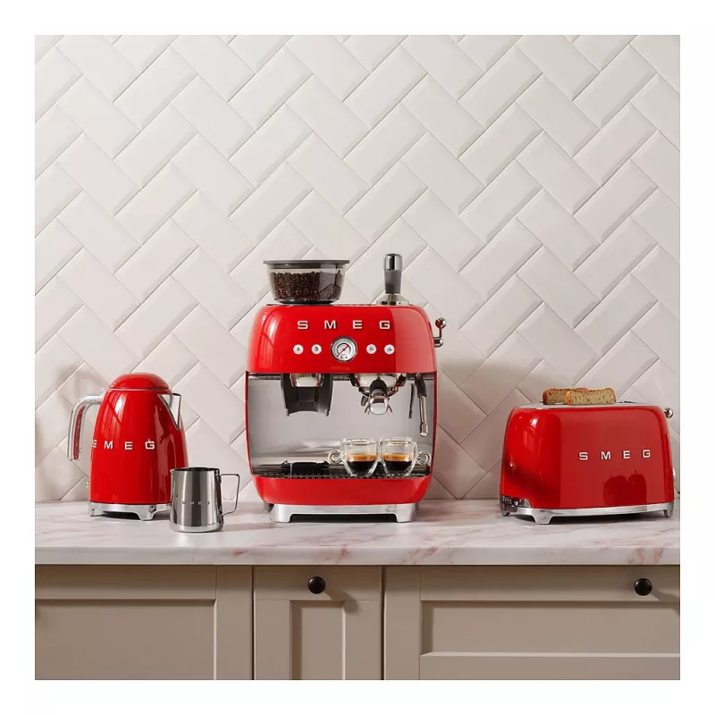 Smeg 50's Style täysautomaattinen kahvinkeitin EGF03RDEU punainen