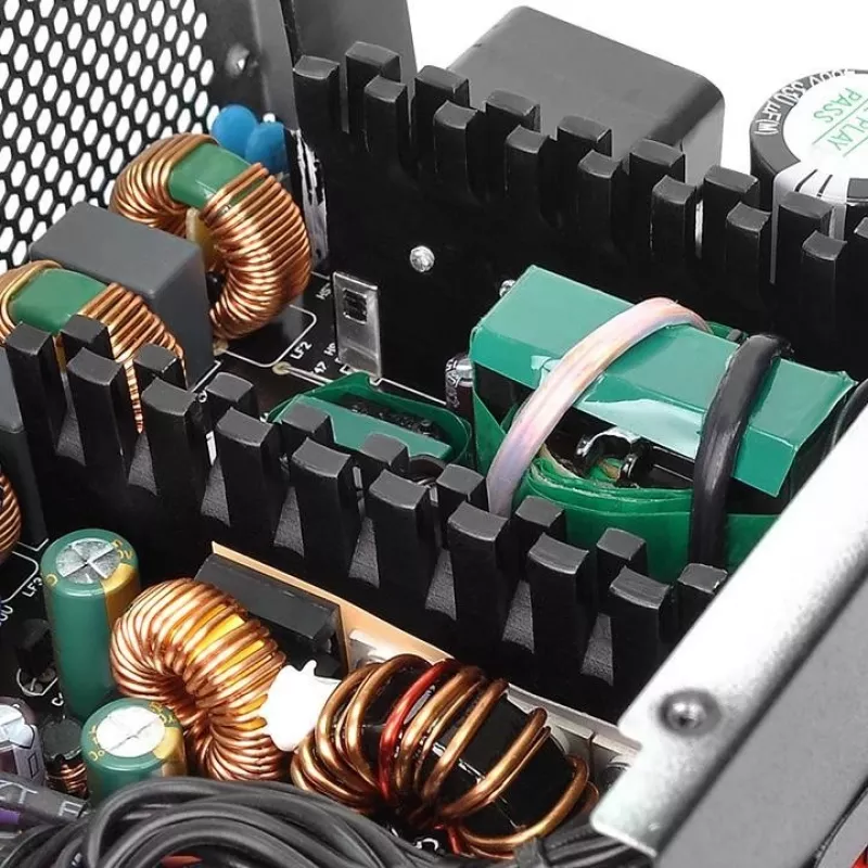 Thermaltake Smart DPS G 600W 80+ Bronze puolimodulaarinen virtalähde