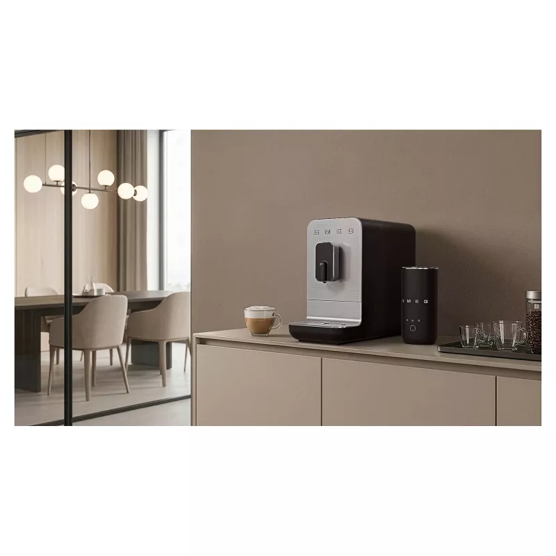 SMEG BCC11BLMEU kahviautomaatti höyrytoiminnolla, mattamusta