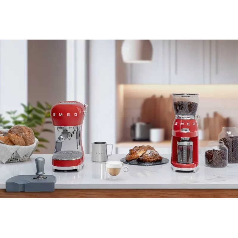 Smeg ECF02RDEU 50's Style manuaalinen espressokeitin 1.1 L punainen