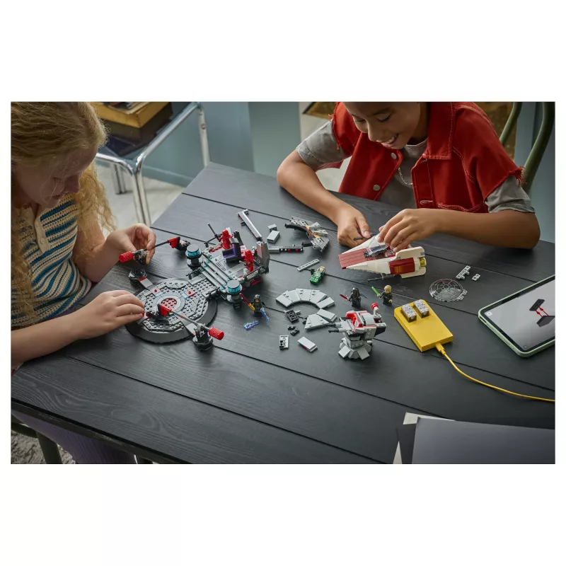 LEGO Star Wars SMART Play: A-Wing ja valtaistuinsalin kaksintaistelu (75427)